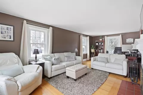 1045 Greendale Ave, Needham, MA 02492 photo 9