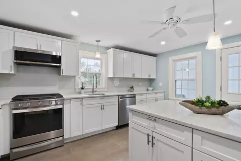 1045 Greendale Ave, Needham, MA 02492 photo 4
