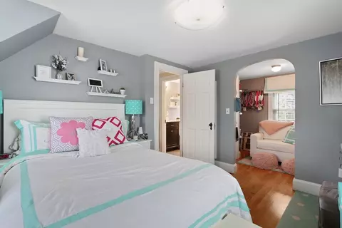 1045 Greendale Ave, Needham, MA 02492 photo 15