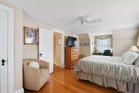 1045 Greendale Ave, Needham, MA 02492 photo 13