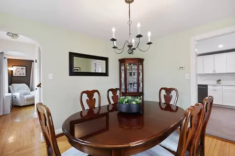 1045 Greendale Ave, Needham, MA 02492 photo 8