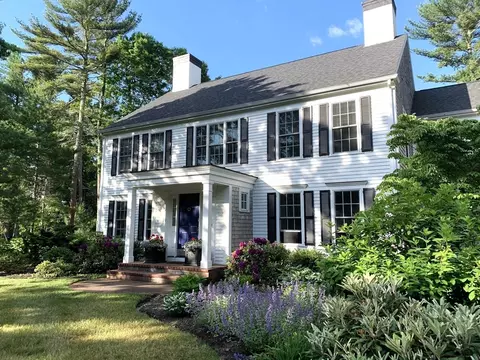 30 Parkers Grove Ln, Duxbury, MA 02332