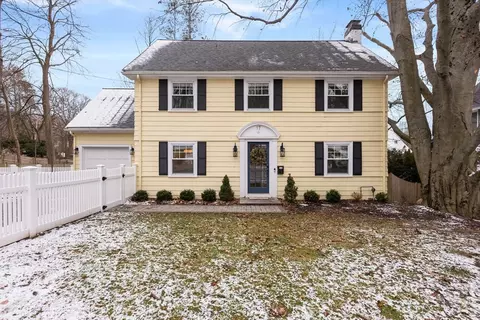 17 Oakland St, Wellesley, MA 02481