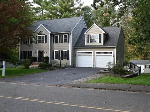 92 Pine St, Stoughton, MA 02072
