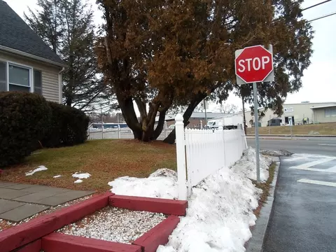 2 Amesbury St, Worcester, MA 01605 photo 7