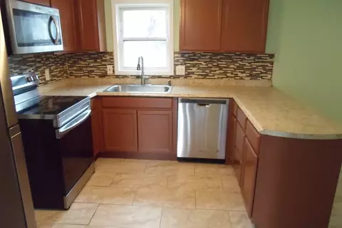 2 Amesbury St, Worcester, MA 01605 photo 12
