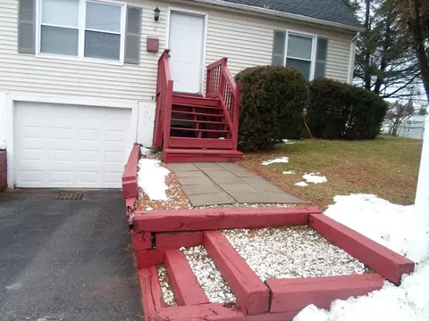 2 Amesbury St, Worcester, MA 01605 photo 5