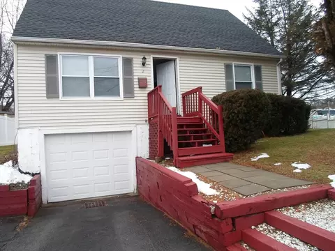2 Amesbury St, Worcester, MA 01605
