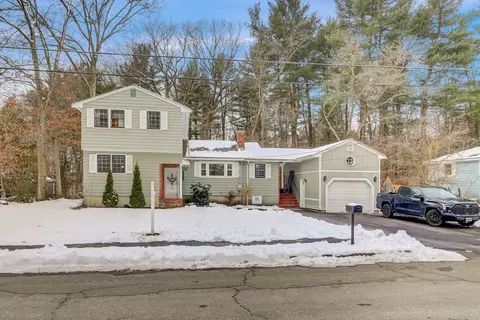 18 School St, Wilmington, MA 01887