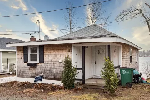 15 Deveuve Ln, Pembroke, MA 02359