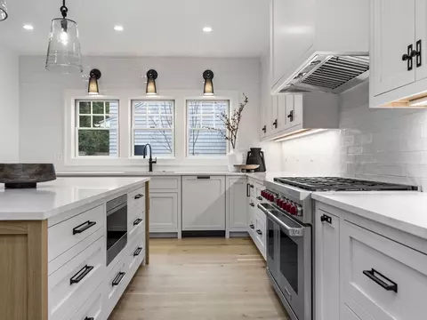 Kitchen - 77 Forest St, Wellesley, MA 02481 photo 2 of 3