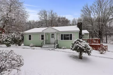 30 Charlton St, Leicester, MA 01542