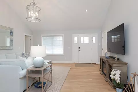 70 Broken Bow Ln, Teaticket, MA 02536