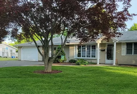 1 Curwen Rd, Peabody, MA 01960