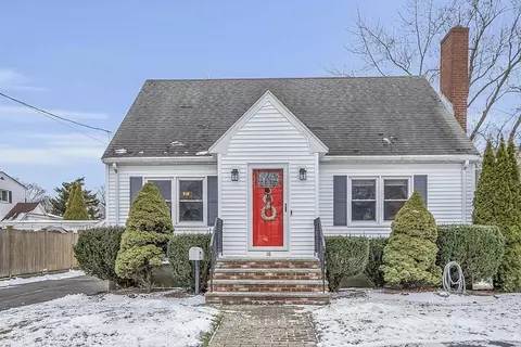 18 Dexter St, Peabody, MA 01960