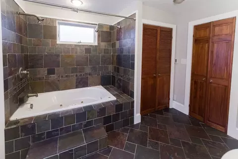 Bath - 26 Judson St, Beverly, MA 01915 photo 2 of 4