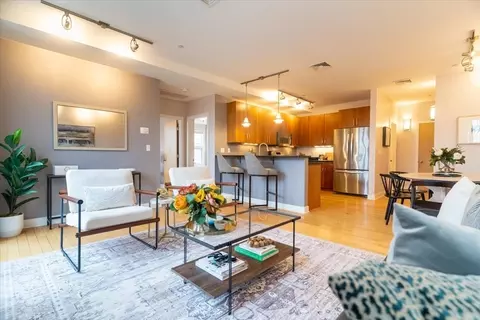 24 Bay State Rd #18, Cambridge, MA 02138
