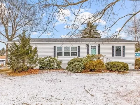 116 Pinehurst Dr, Plymouth, MA 02360
