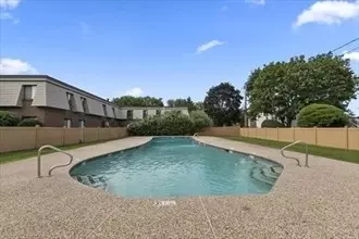 14 Hallmark Gdns #12, Burlington, MA 01803