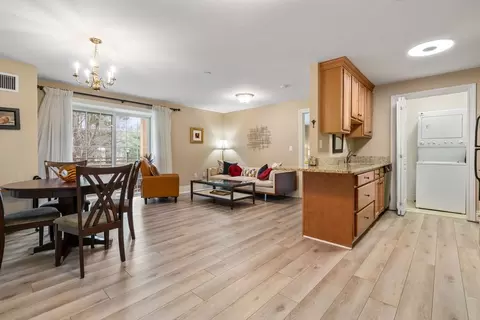 12 Russell Rd #207, Wellesley, MA 02482
