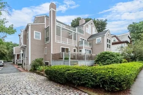 28 Alton Pl #A, Brookline, MA 02446