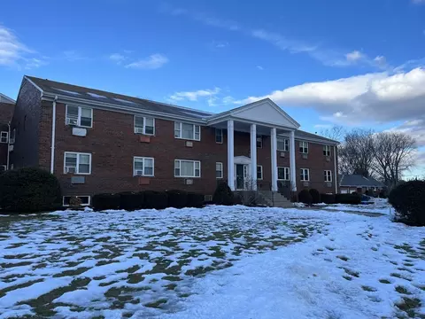 14 Regency Park Dr #14A, Agawam, MA 01001