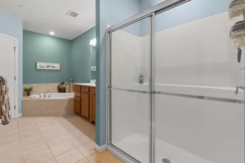 Bath - 75 Augustus Ct #3008, Reading, MA 01867 photo 2 of 4