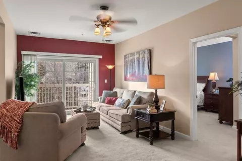 Living - 75 Augustus Ct #3008, Reading, MA 01867 photo 1 of 3