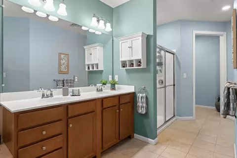 Bath - 75 Augustus Ct #3008, Reading, MA 01867 photo 3 of 4