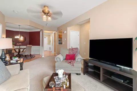 Living - 75 Augustus Ct #3008, Reading, MA 01867 photo 2 of 3