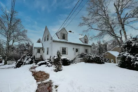 56 Richardson Rd, Fitchburg, MA 01420