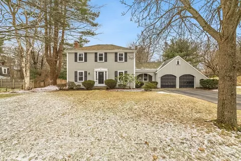 17 Longmeadow Rd, Hingham, MA 02043