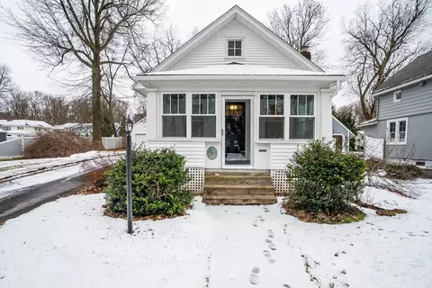 117 Edgewood Ave, Longmeadow, MA 01106