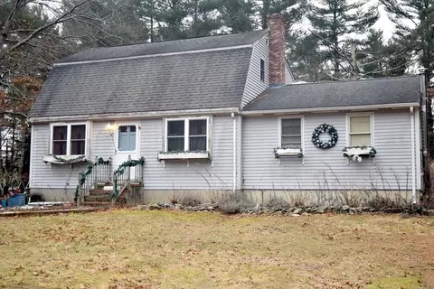 61 Seekell St, Taunton, MA 02718