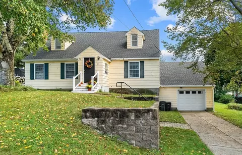 21 Yale St, Gardner, MA 01440