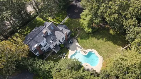 135 Glen Rd, Wellesley, MA 02481