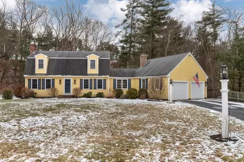 15 Dana Dr, Wrentham, MA 02093