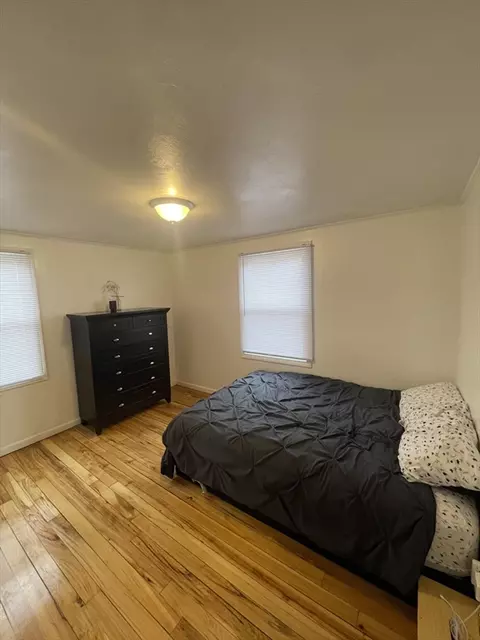 81 Pemaquid St, Springfield, MA 01151 photo 9