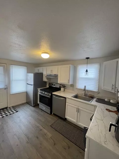 81 Pemaquid St, Springfield, MA 01151 photo 5