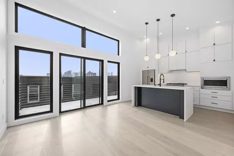 173 Maverick #PH305, Boston, MA 02128