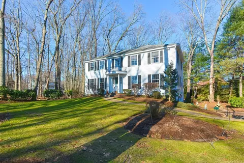 955 Salem End Rd, Framingham, MA 01702