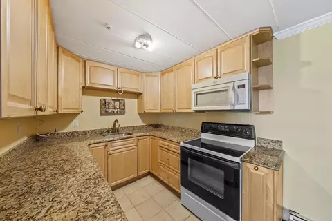 24 Nelson Dr #2B, Randolph, MA 02368