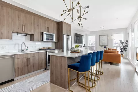 232 Old Colony Ave #402, Boston, MA 02127