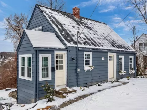 63 Upland St, Worcester, MA 01607