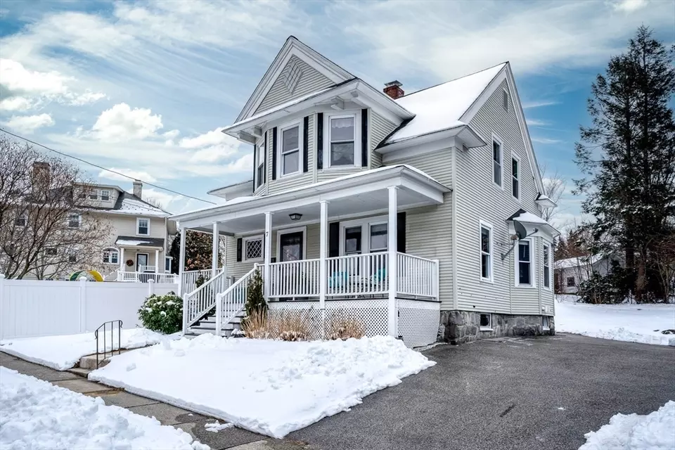 7 Dorothy Ave, Worcester, MA 01606 42 Photos Movoto