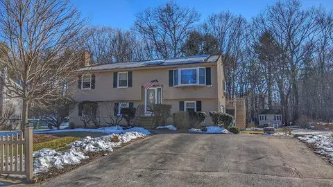 8 Village Ln, Billerica, MA 01862