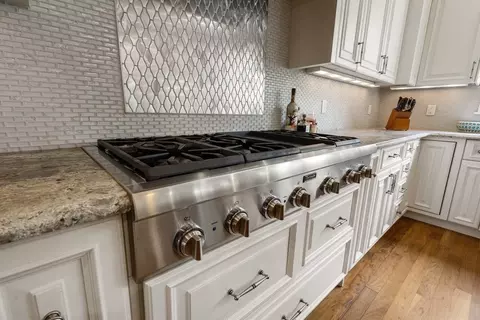 Kitchen - 89 Fair Oaks Park, Needham, MA 02492 photo 3 of 4