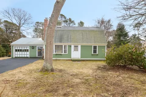 6 Holly Ln, Sandwich, MA 02537