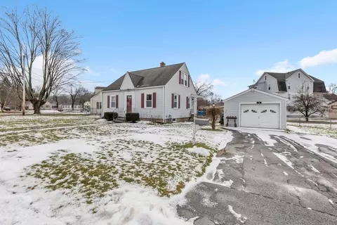 32 Medford St, Chicopee, MA 01020