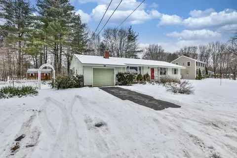 56 Ivy Dr, Lancaster, MA 01523